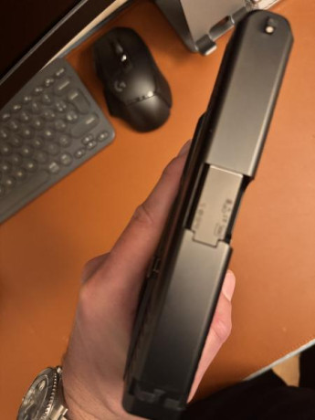 Se vende GLOCK 19 Gen 5 en estado impecable, guiada en F.

Arma muy cuidada, siempre limpiada tras cada 10