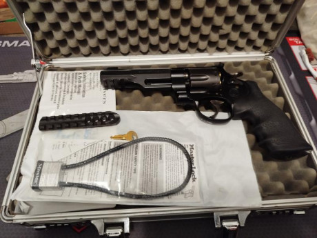 Vendo revolver S&W  TRR8 PERFOMANCE CENTER 357 MAGNUN DE 8 TIROS , CAÑON DE ESCANDIO DE 5 PULGADAS.
ESTA 00
