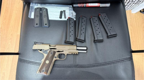 Buenos días a todos,

Vendo pistola 1911 en 9mm (single stack), marca Schmeisser. Guia en F.
Menos de 12