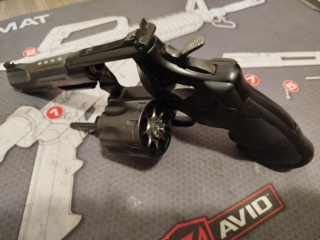 Vendo revolver S&W  TRR8 PERFOMANCE CENTER 357 MAGNUN DE 8 TIROS , CAÑON DE ESCANDIO DE 5 PULGADAS.
ESTA 10