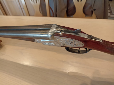 Escopeta paralela F.A.ZABALA 
CALIBRE 12 modeló M11E 
DOS GATILLOS EL PRIMERO ARTICULADO 
VÁLVULA DE GASES 01