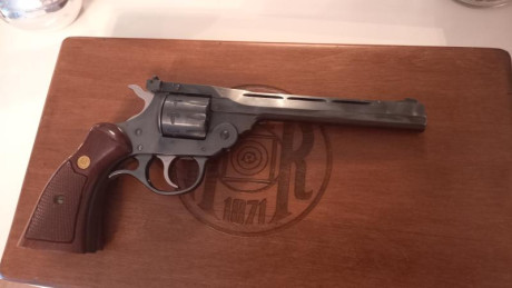 Buenos días,

Vendo precioso revolver americano H & R Sportsman calibre 22 lr 6 pulgadas.

Su estado 01