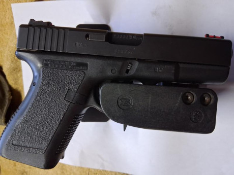 Hola. 
Vendo la citada funda para pistola Glock.
La tengo en un pueblo de Zaragoza. 
Precio 70 euros envío 00