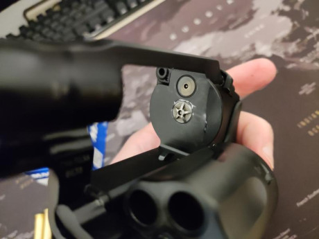 Pongo a la venta revolver S&W Bodyguard calibre 38.

Impoluto estado.

Laser incorporado.

Precio 10