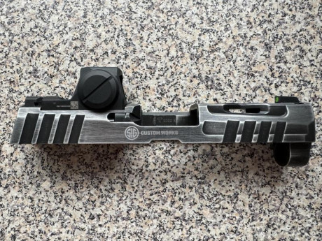 REBAJADA 850€ OPORTUNIDAD ÚNICA. Vendo sig Sauer P320 spectre compact con 2 cargadores y extensión tonysistem 00