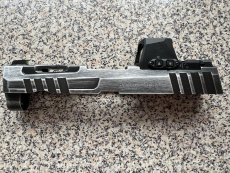 REBAJADA 850€ OPORTUNIDAD ÚNICA. Vendo sig Sauer P320 spectre compact con 2 cargadores y extensión tonysistem 12