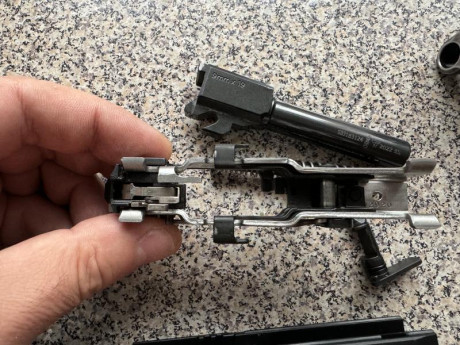 REBAJADA 850€ OPORTUNIDAD ÚNICA. Vendo sig Sauer P320 spectre compact con 2 cargadores y extensión tonysistem 22