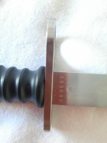 Bayoneta suiza para el fusil de asalto  STG-57  (Sturmgewehr 57), fabricada por Wenger.
El tahalí fue 10