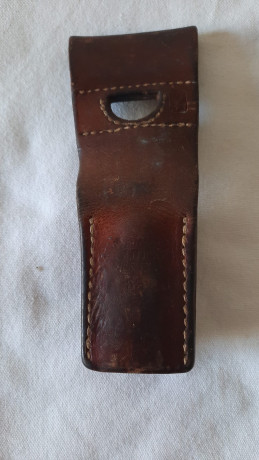 Bayoneta suiza para el fusil de asalto  STG-57  (Sturmgewehr 57), fabricada por Wenger.
El tahalí fue 20