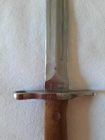 Bayoneta suiza  modelo 1918 , para el fusil Schmidt Rubin K-31.
Fabricada por Waffenfabrik Neuhausen.
El 12