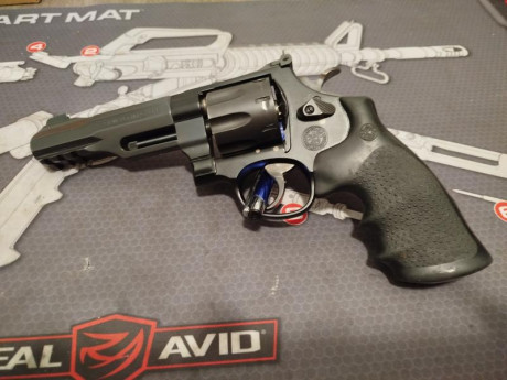 Vendo revolver S&W  TRR8 PERFOMANCE CENTER 357 MAGNUN DE 8 TIROS , CAÑON DE ESCANDIO DE 5 PULGADAS.
ESTA 30