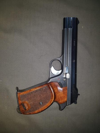 Vendo estupenda Sig P210 en cal 9para de 5 pulgadas en perfecto estado por no darle uso por 1450€.
Lleva 01