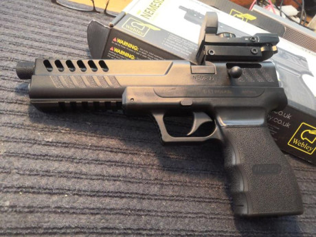 Se vende pistola de co2 WEBLEY NEMESIS del calibre 4,5 (177) con visor holográfico de dos colores , con 00