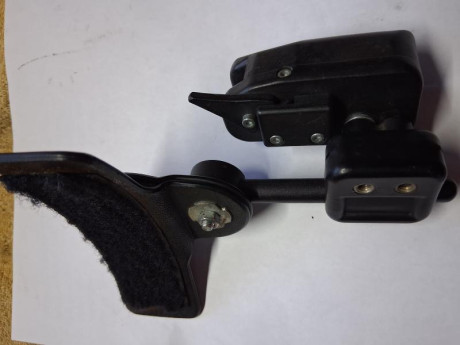 Hola. 
Vendo la citada funda para pistola sistema 2011.
En un pueblo de Zaragoza. 
Precio 70 euros con 10