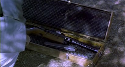 Compañeros,

En vista de las ganas de algunos (Elcafe, Wilcow, Vrakk, etc) por adivinar armas de películas 40
