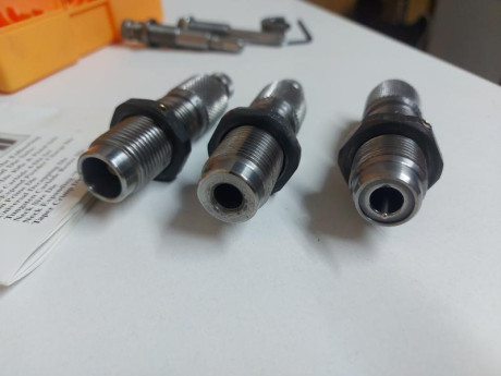  Vendidos 
Vendo set de Dies Lyman .32 S&W Long. El set esta compuesto por un juego de 3 dies Lyman 12