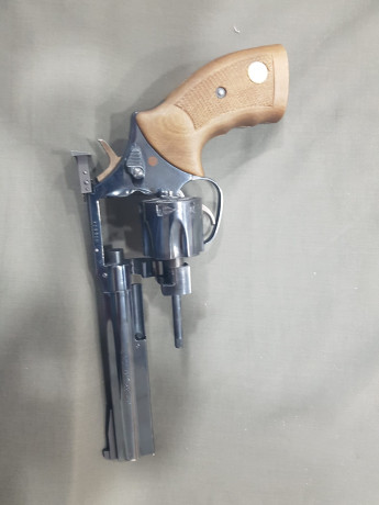 Por exceso de cupo vendo revólver Manurhin mod. MR .32 MATCH no ha tirado ni 500 tiros lo tenia como 2ª 92