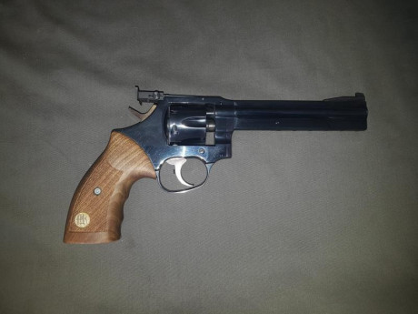 Por exceso de cupo vendo revólver Manurhin mod. MR .32 MATCH no ha tirado ni 500 tiros lo tenia como 2ª 90