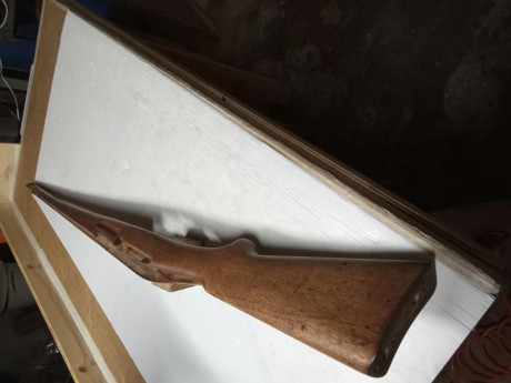 Buenas tardes, pongo en venta una culata del rifle Smith Rubin K31 por 60€ mas portes. 
   Cómo puede 02