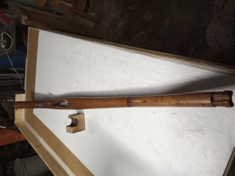 Buenas tardes, pongo en venta una culata del rifle Smith Rubin K31 por 60€ mas portes. 
   Cómo puede 00
