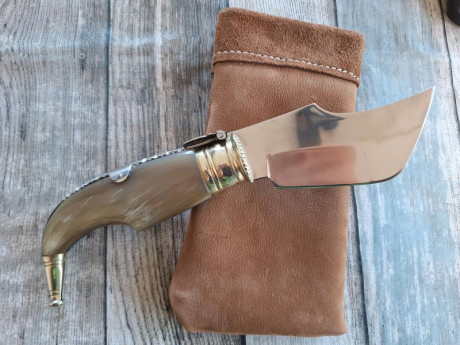 Buenos días compañeros,

Pongo a la venta estos cuchillos y navajas de mi colección, todos sin ningún 131