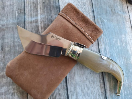 Buenos días compañeros,

Pongo a la venta estos cuchillos y navajas de mi colección, todos sin ningún 130