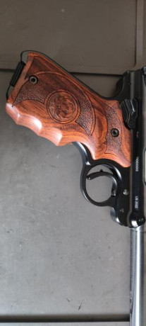 Vendo cachas originales nuevas de madera para pistola RUGER MKIV del 22 compradas en Alemania ya que aquí 01