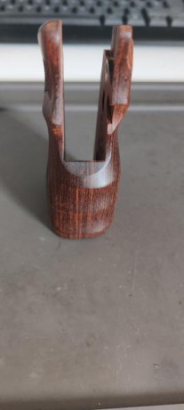 Vendo cachas originales nuevas de madera para pistola RUGER MKIV del 22 compradas en Alemania ya que aquí 12