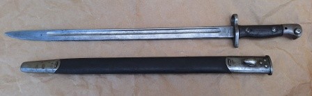 Bayoneta para utilizar con el rifle Lee-Enfield No. I Mk. III (SMLE) calibre .303 Short, Charger. Bayoneta 02