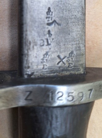 Bayoneta para utilizar con el rifle Lee-Enfield No. I Mk. III (SMLE) calibre .303 Short, Charger. Bayoneta 10