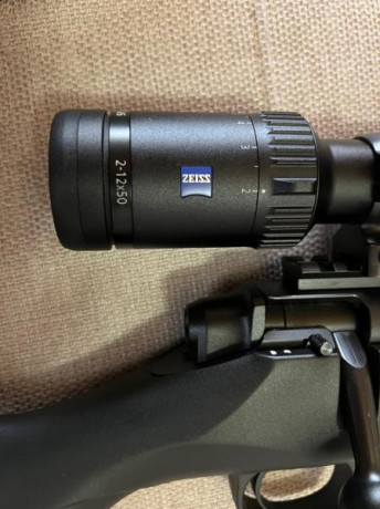 Vendo visor Zeiss V6 2-12x50 en perfecto estado. Muy cuidado y sin ninguna marca. Tiene retícula iluminada. 10