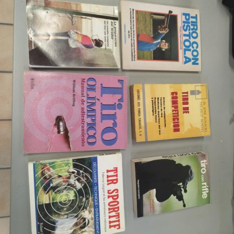 Vendo lote de libros sobre tiro olímpico, cuatro de pistola y dos de fusil.Los seis por 100 euros. 00