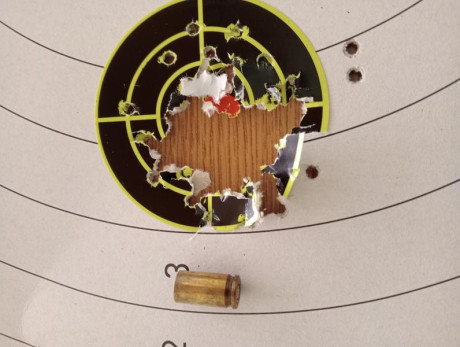 Bueno, para animar el foro un poco, propongo colgar fotos de dianas y arma usada para ello, pudiendo ser 50