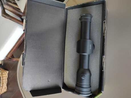 Punto rojo Aimpoint H30L, 2 moa con tapas flip Up en su caja original por 495e. También se puede vender 10