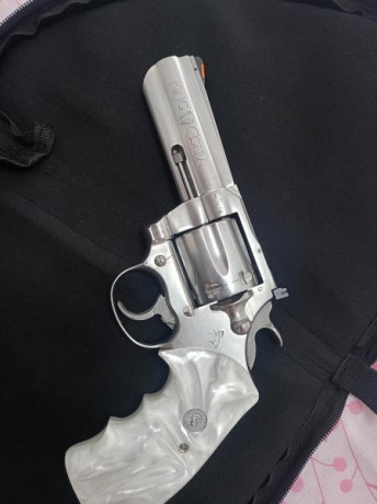 Buenas a todos , lo dicho cambio revolver King cobra calibre 357 Magnum inox de 4 pulgadas, por pistola 61