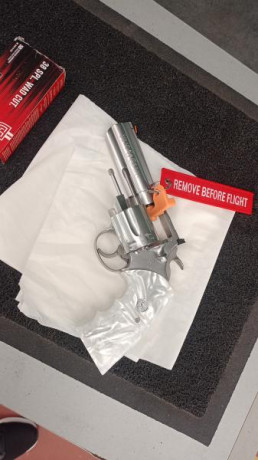 Buenas a todos , lo dicho cambio revolver King cobra calibre 357 Magnum inox de 4 pulgadas, por pistola 60