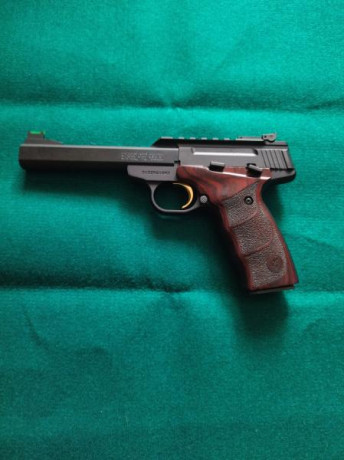 Se vende pistola Browning 
Modelo Buck Mark Plus Rosewood UDX
Calibre 22 lr.
Con funda original de Browning 01