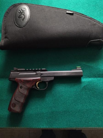 Se vende pistola Browning 
Modelo Buck Mark Plus Rosewood UDX
Calibre 22 lr.
Con funda original de Browning 00