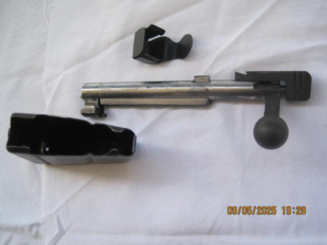 "El "Fusil Entrenador Inglés 22Lr, Nº 2 MK IV" se refiere al modelo de fusil de entrenamiento 52