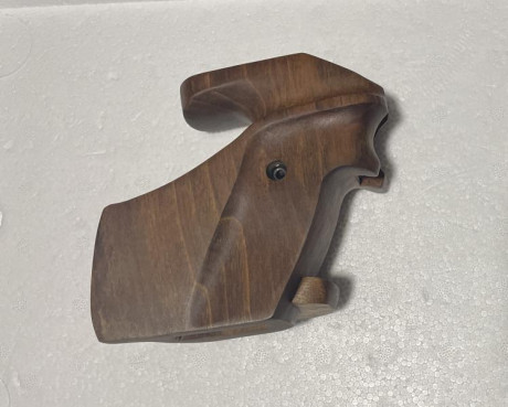 Cacha zurda para baikal MP 46M totalmente nueva. Se cambia por esta misma cacha diestra. 01