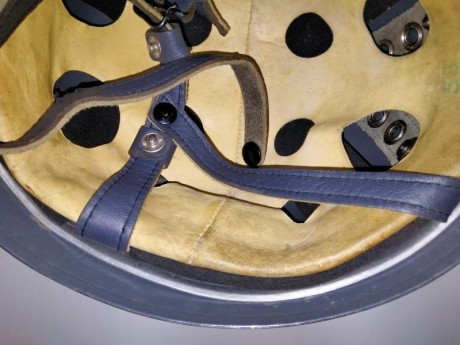 Hola, pongo a la venta un  casco replica de paracaidista Aleman modelo M38 , poco usado y en buen estado 02