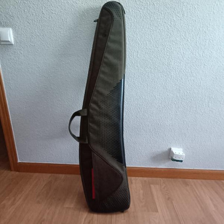 Funda para rifle con visor Beretta. Longitud 120cm. Fabricada en loneta, muy resistente a la abrasión 02