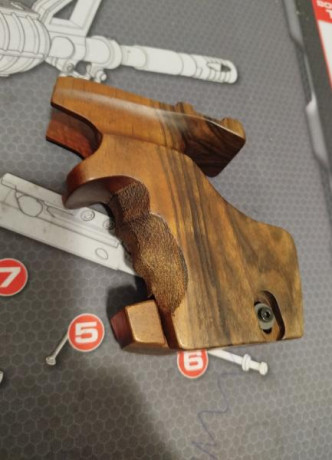 Vendo la cacha Nill talla M para diestro de pistola Benelli MP95  prácticamente nueva.
La vendo porque 20