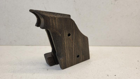 Vendo cacha para Gamo Compact, para diestro, nueva y original. 90 euros envio incluido. 02