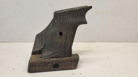 Vendo cacha para Gamo Compact, para diestro, nueva y original. 90 euros envio incluido. 01
