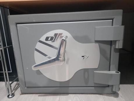 Vendo armero grado 3 homologado 2019, marca OLLÉ modelo AR1L, con capacidad de 17,5l, dispongo de toda 01