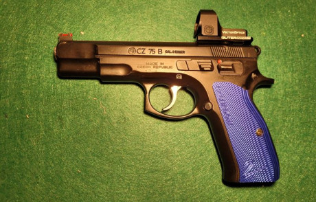Hola amigos! ya que se muestran tantas armas buenas creo que a los propietarios de una cz 75 se nos tendría 10