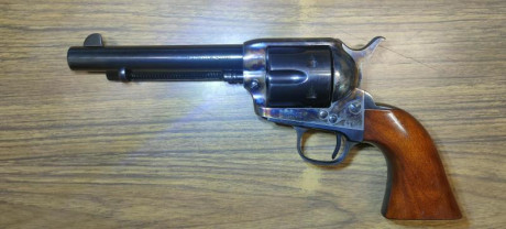 Buenos días, pongo a la venta mi Colt SAA  cal 45 Colt de 5 pulgadas y media, el arma esta en perfecto 02