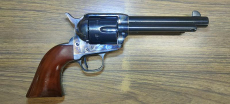 Buenos días, pongo a la venta mi Colt SAA  cal 45 Colt de 5 pulgadas y media, el arma esta en perfecto 01
