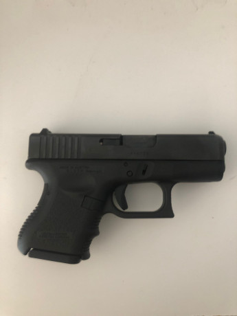 Buenas...... compañero de trabajo me pide que le anuncie el arma en cuestión:
Glock 26 gen3. Guiada en 00